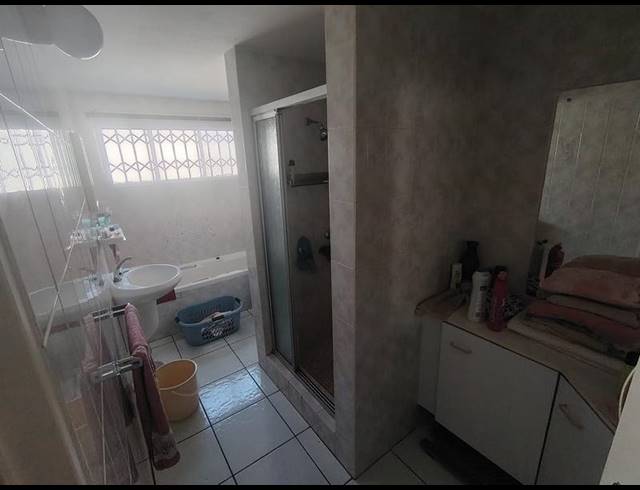 4 BEDROOM HOUSE FOR SALE IN WAVECREST